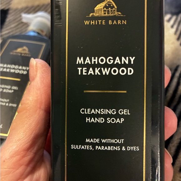 White Barn Mahogany Teakwood Cleansing Gel Hand Soap - Black and Gold (4) - Picture 2 of 4